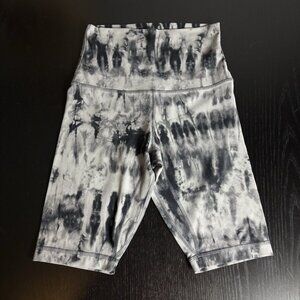 LULULEMON Womens Size 6 Align Super High Rise Bike Shorts 9" Inseam Tie-Dye